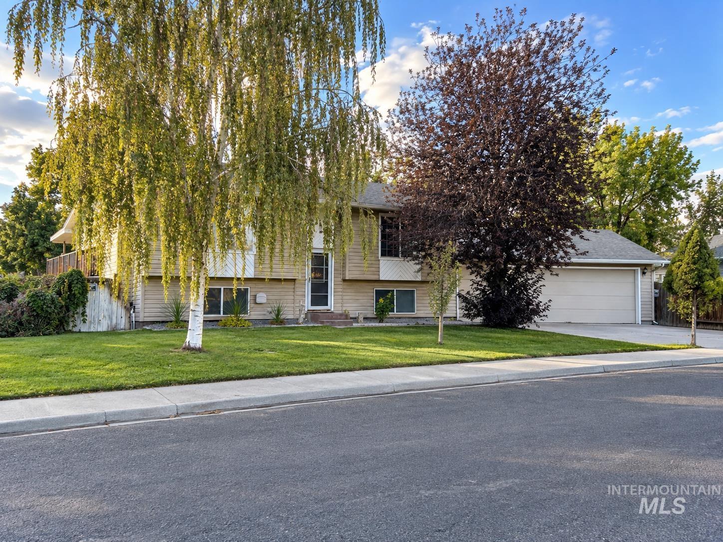 737 Academic Drive Property Photo 1