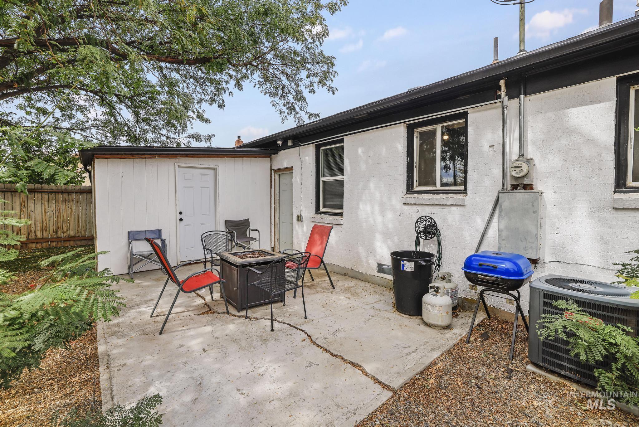 2016 E Addison Ave Property Photo 7