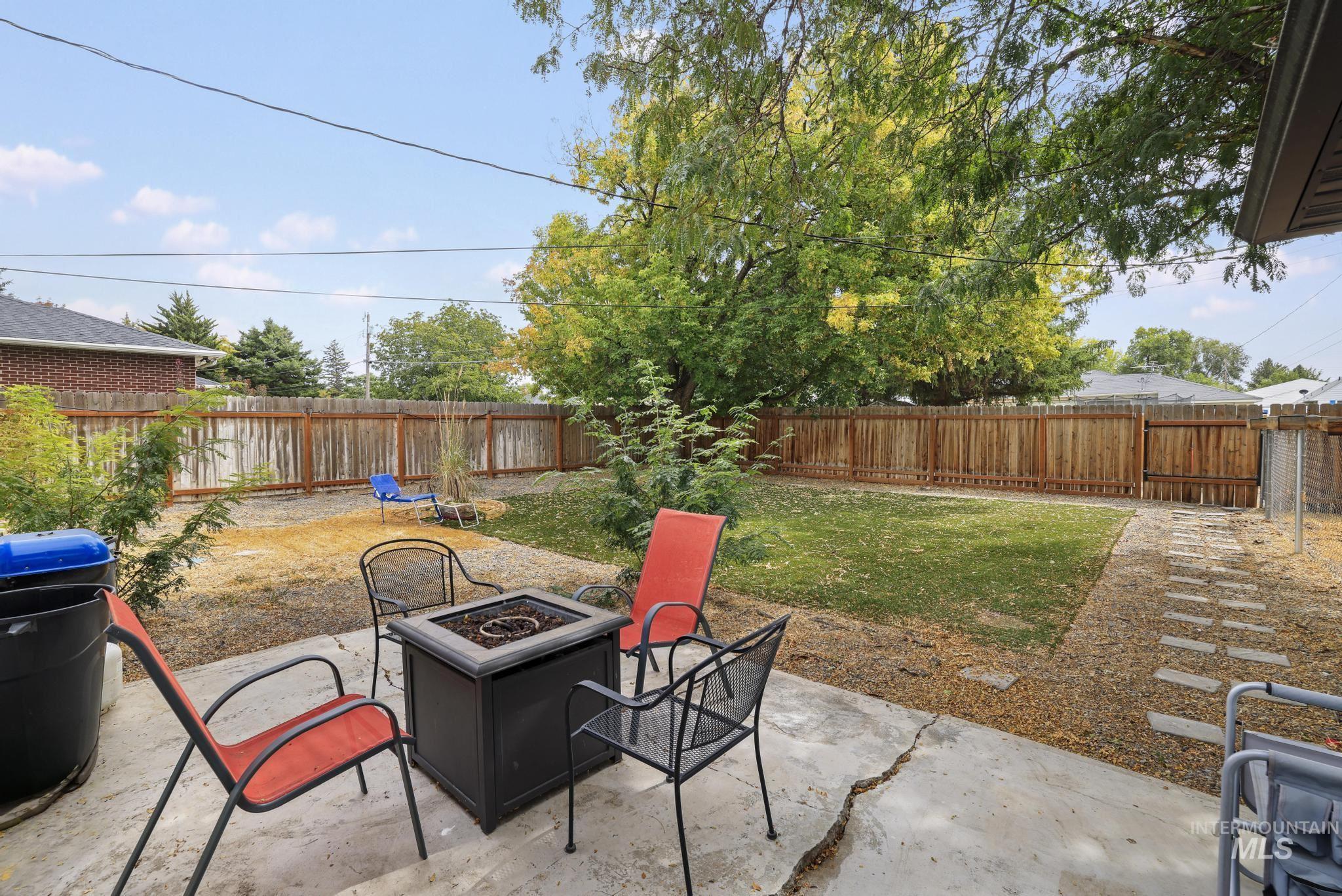 2016 E Addison Ave Property Photo 8