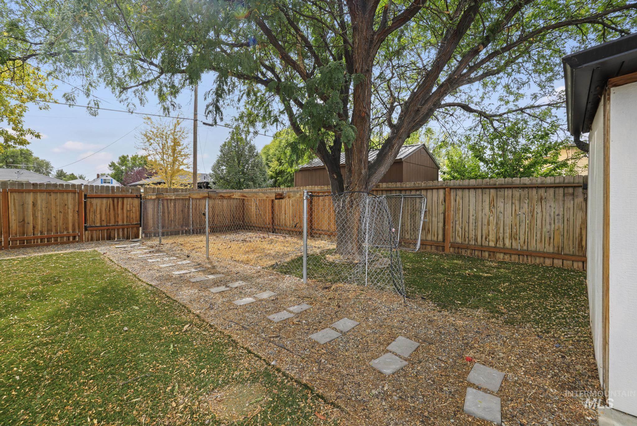 2016 E Addison Ave Property Photo 9