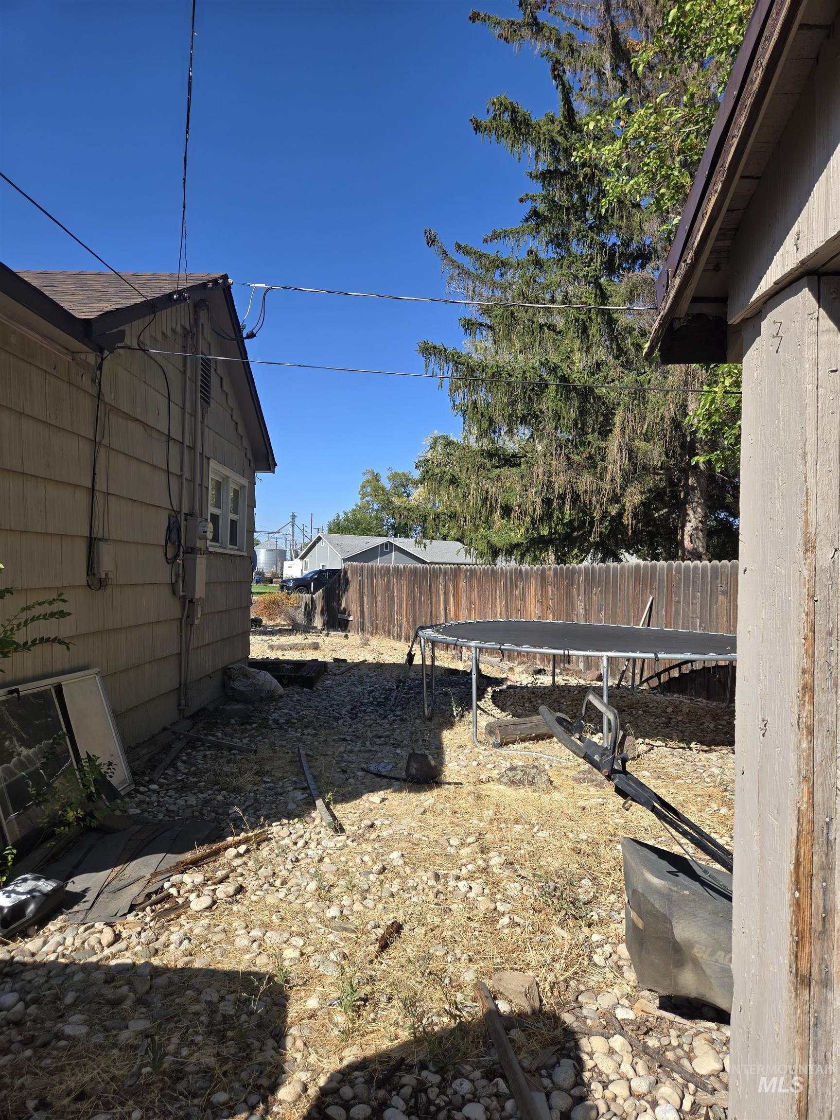590 S 3rd E Property Photo 8