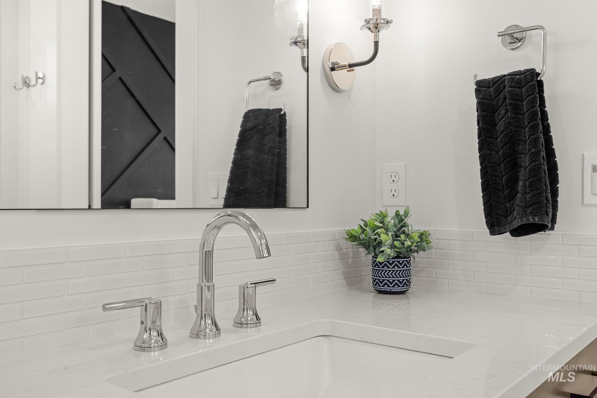 2319 S Steichen Way Property Photo 24