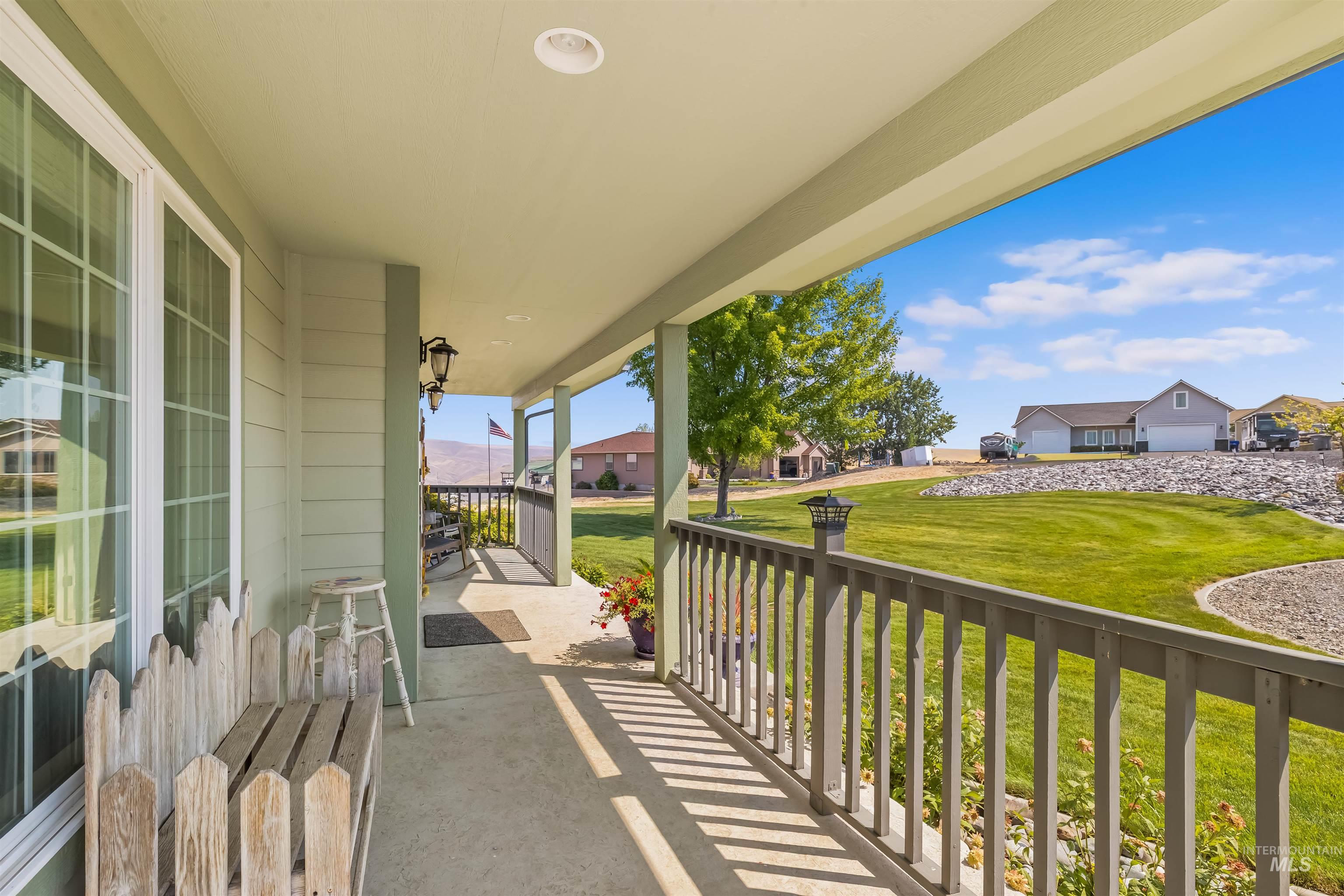 718 Talons Court Property Photo 4
