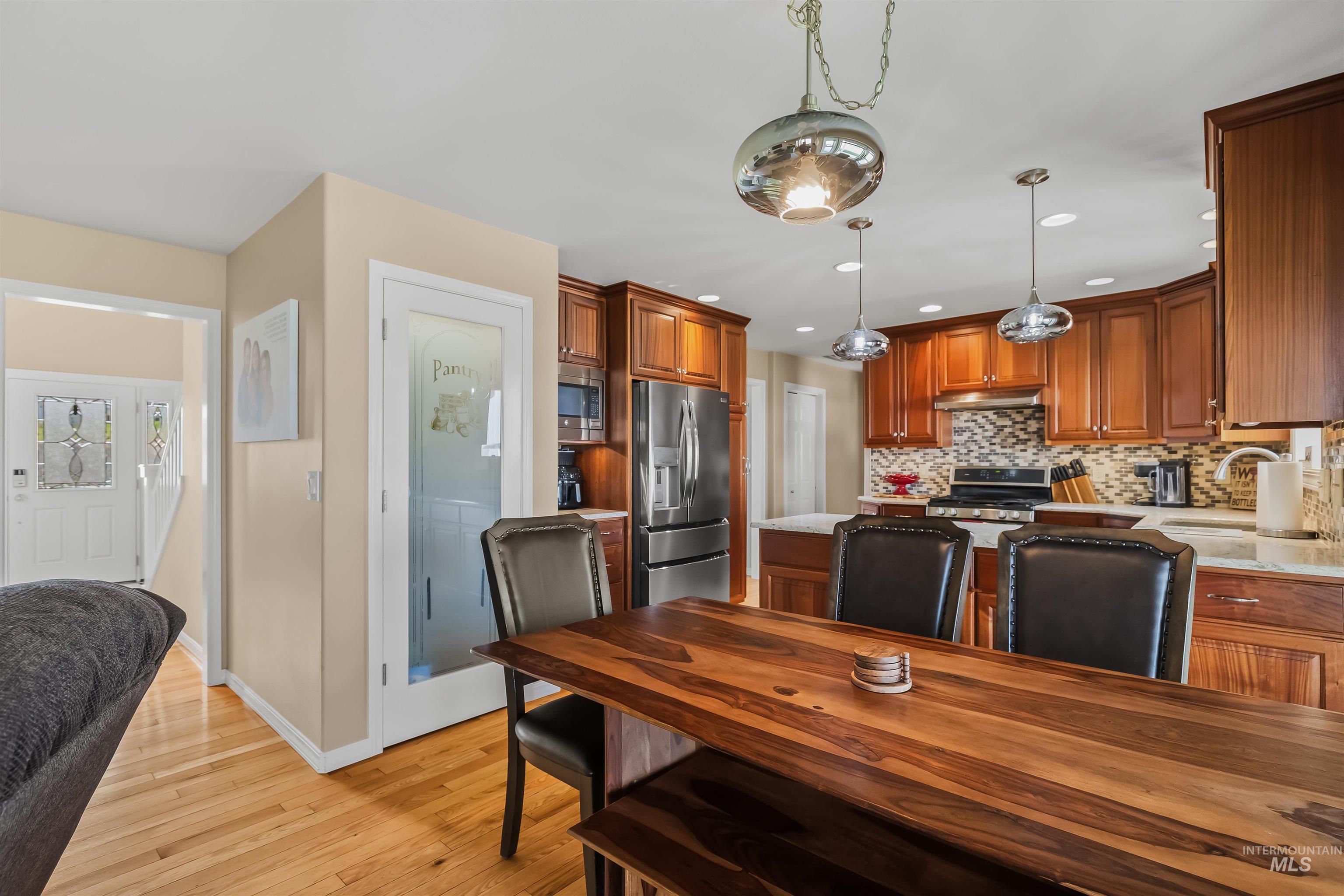 718 Talons Court Property Photo 8