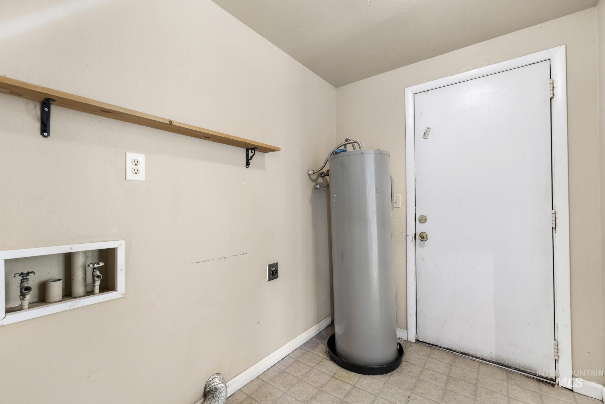 219 E H Ave Property Photo 9