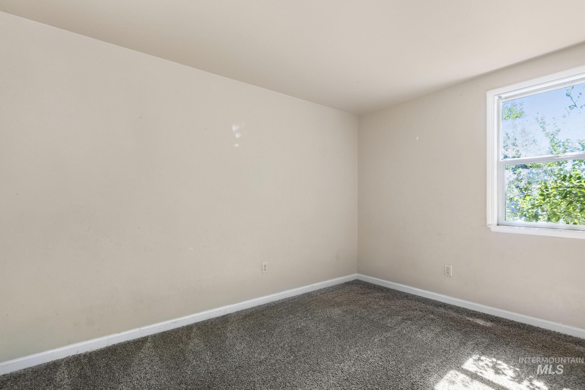 219 E H Ave Property Photo 16