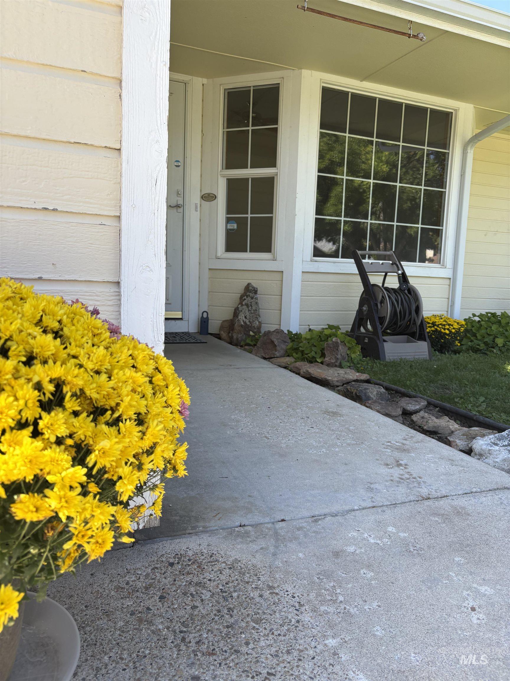 6919 N Glencrest Way Property Photo 3