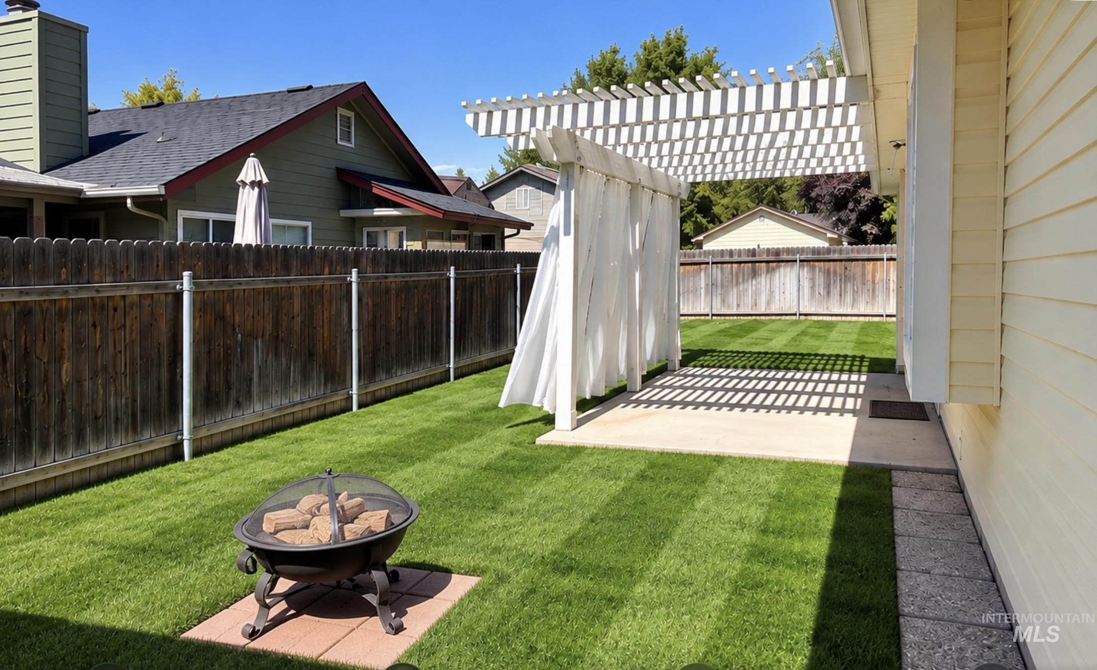 6919 N Glencrest Way Property Photo 4
