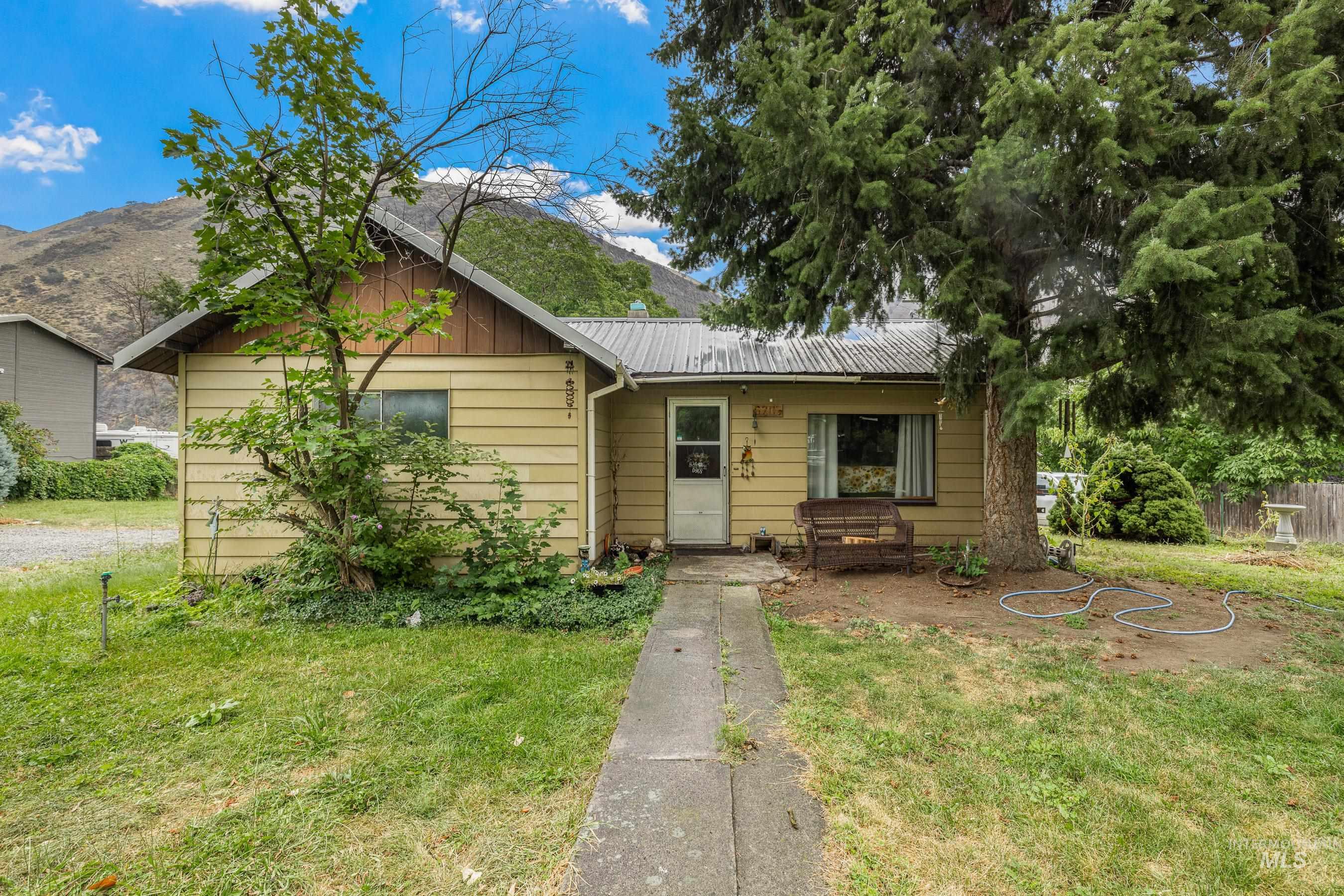 620 S Main Street Property Photo 1