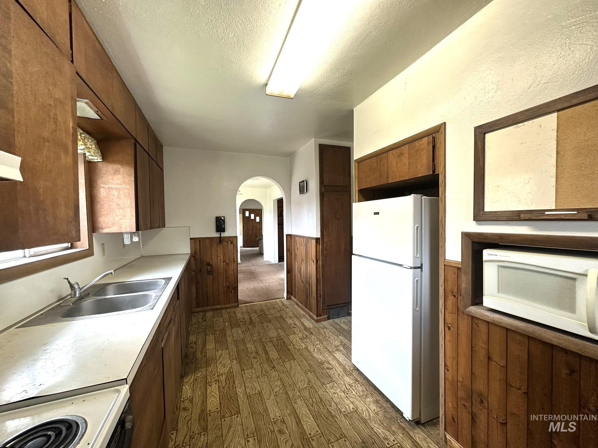 370 Smith St Property Photo 3