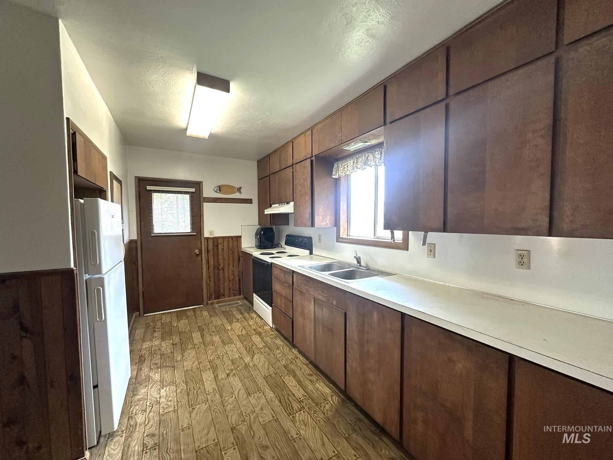 370 Smith St Property Photo 4
