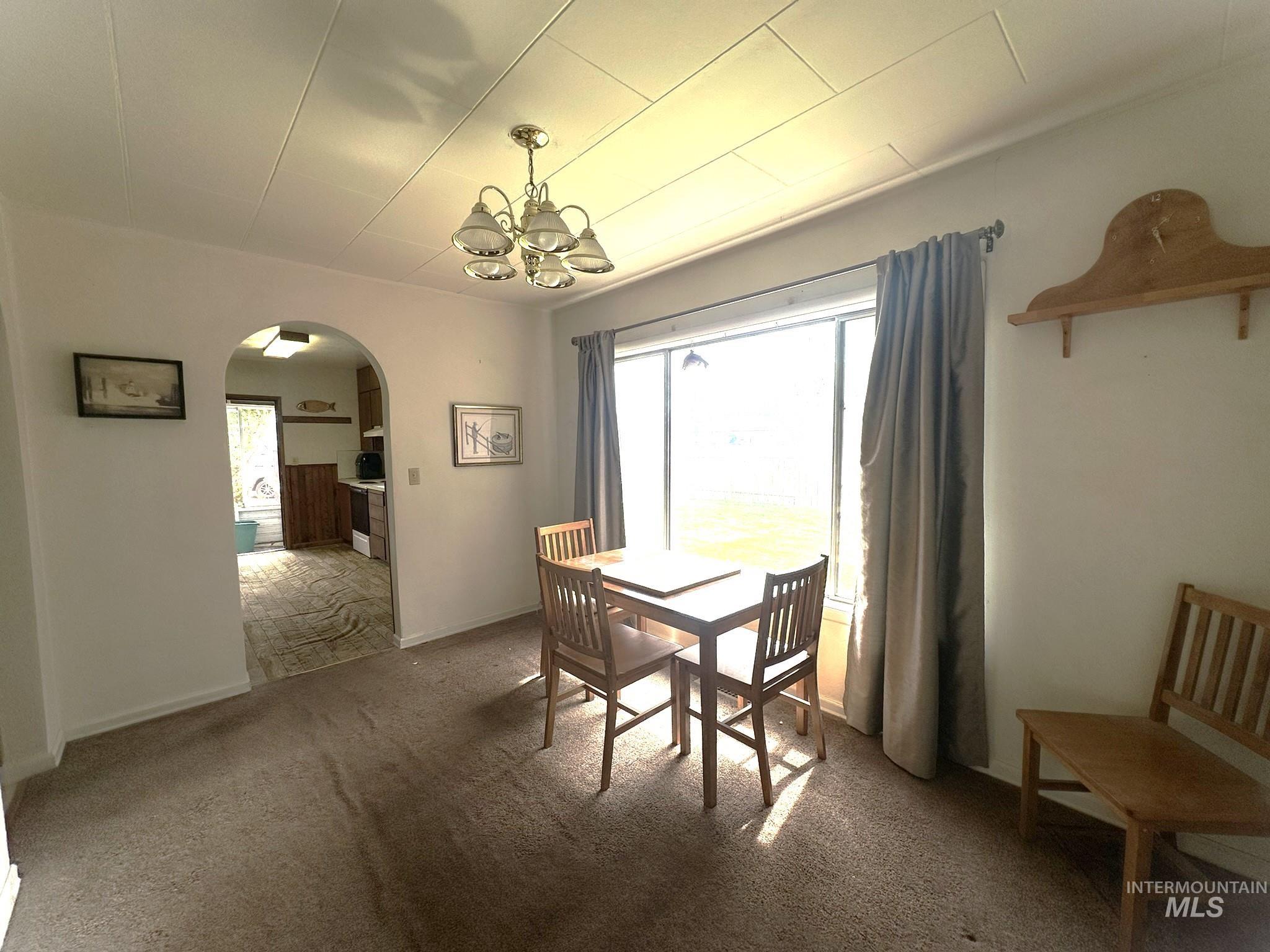 370 Smith St Property Photo 6