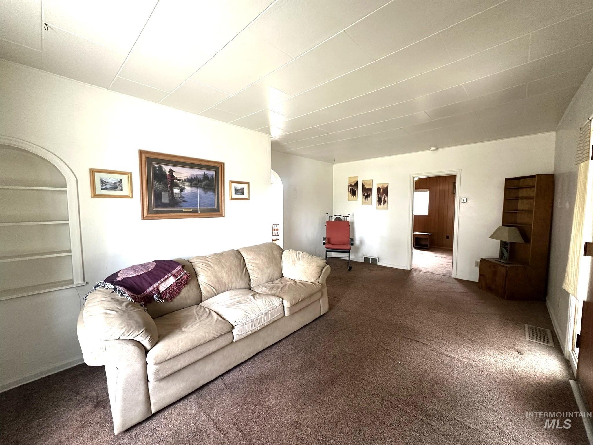 370 Smith St Property Photo 8