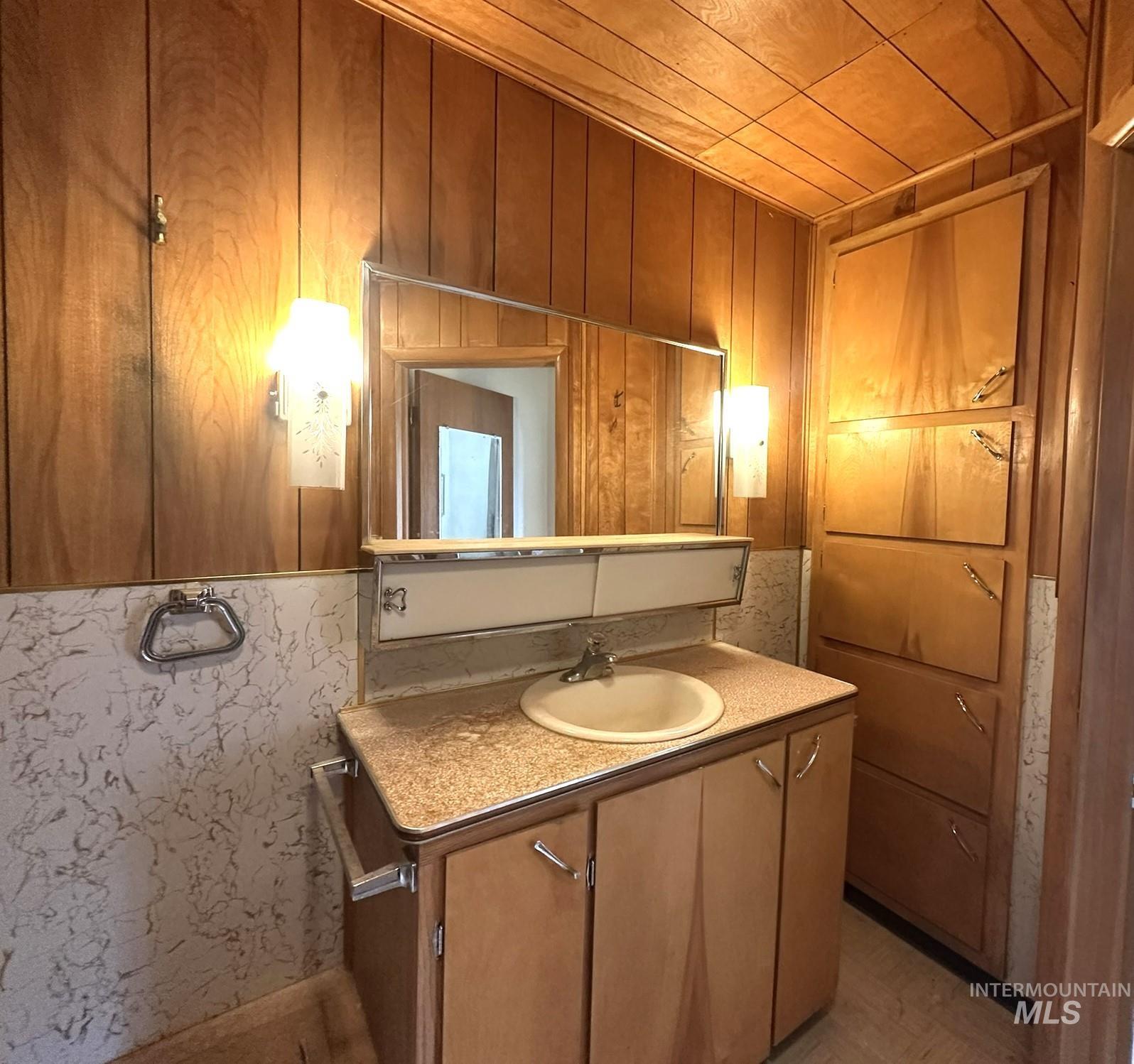 370 Smith St Property Photo 12