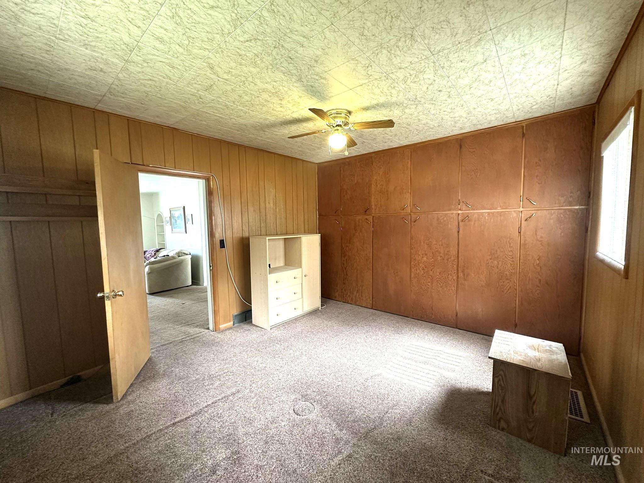370 Smith St Property Photo 13