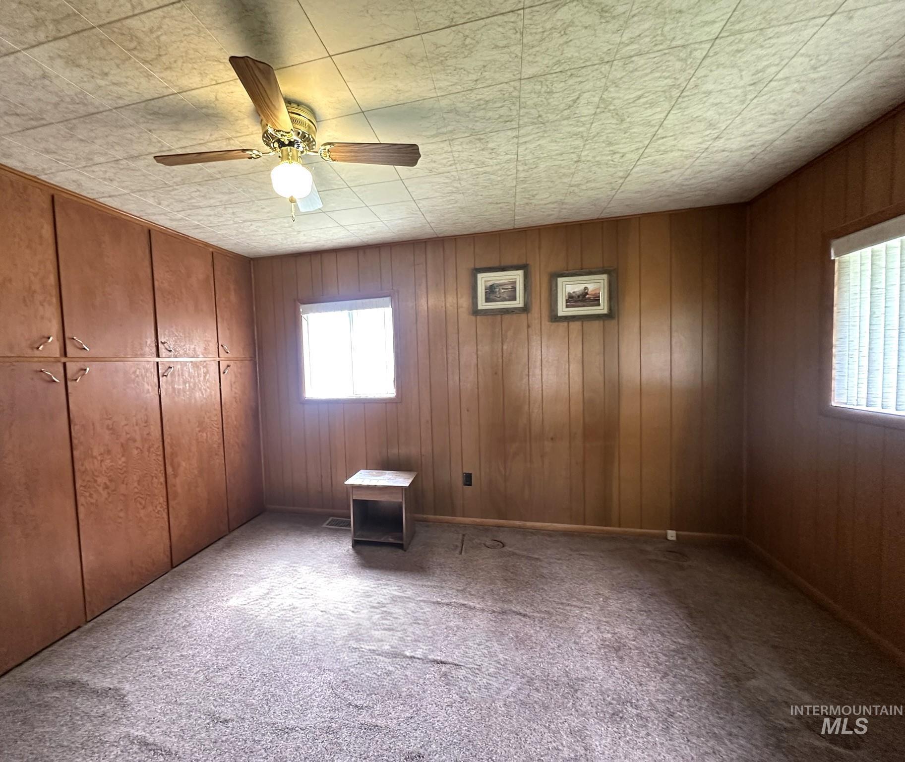 370 Smith St Property Photo 14