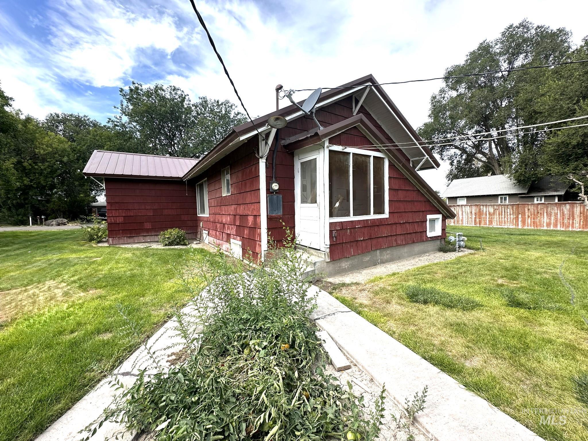 370 Smith St Property Photo 22