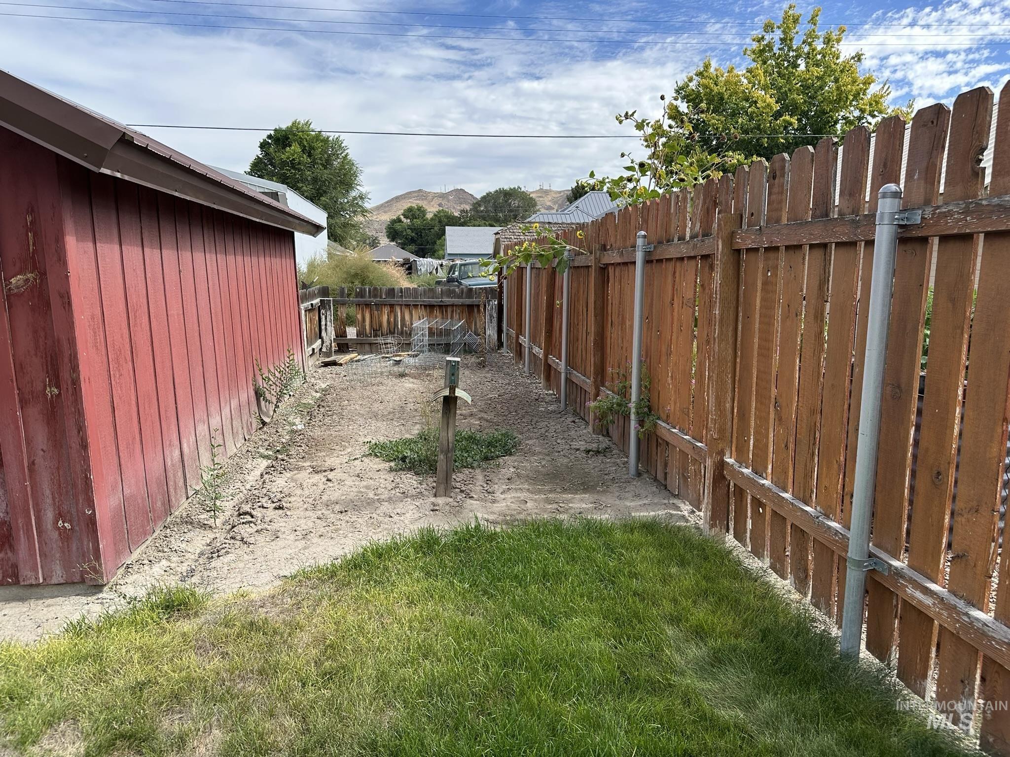 370 Smith St Property Photo 26