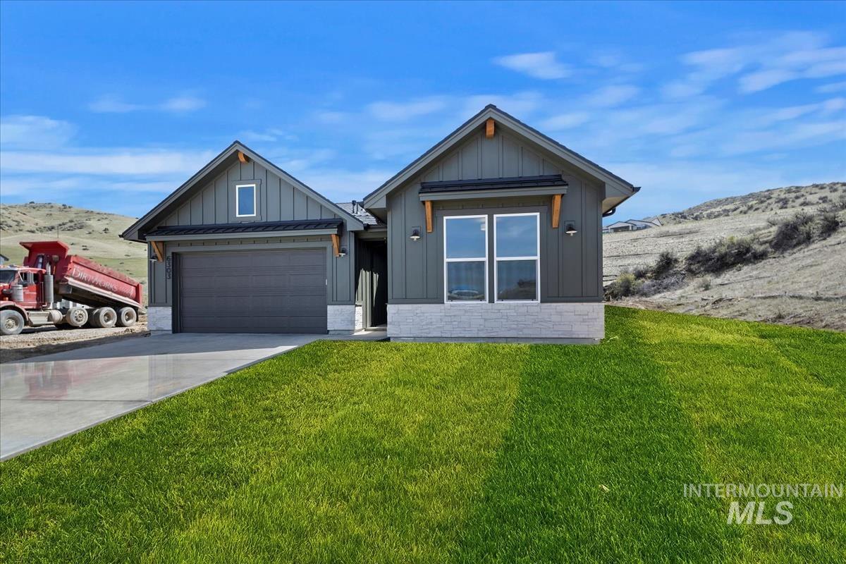6425 E One Tree Place Property Photo 1