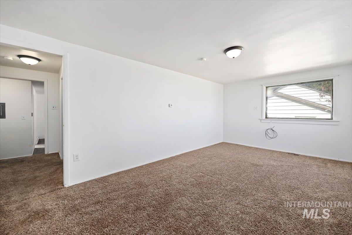 342 W Railroad Ave Property Photo 5
