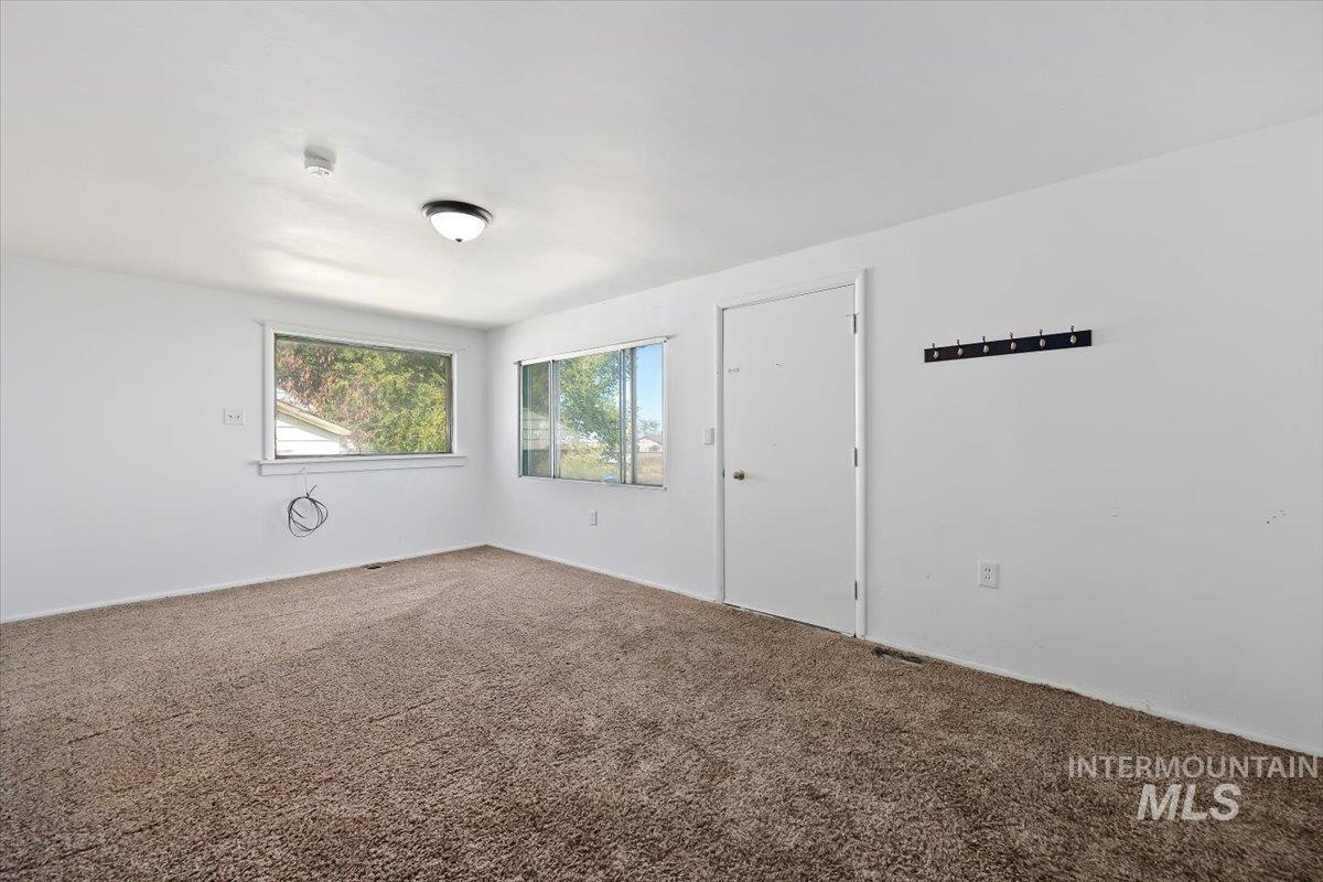 342 W Railroad Ave Property Photo 8