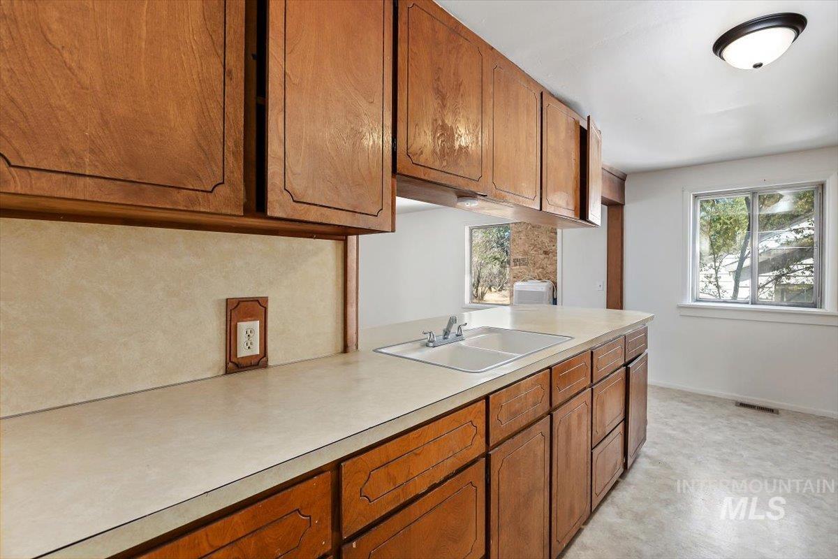 342 W Railroad Ave Property Photo 9