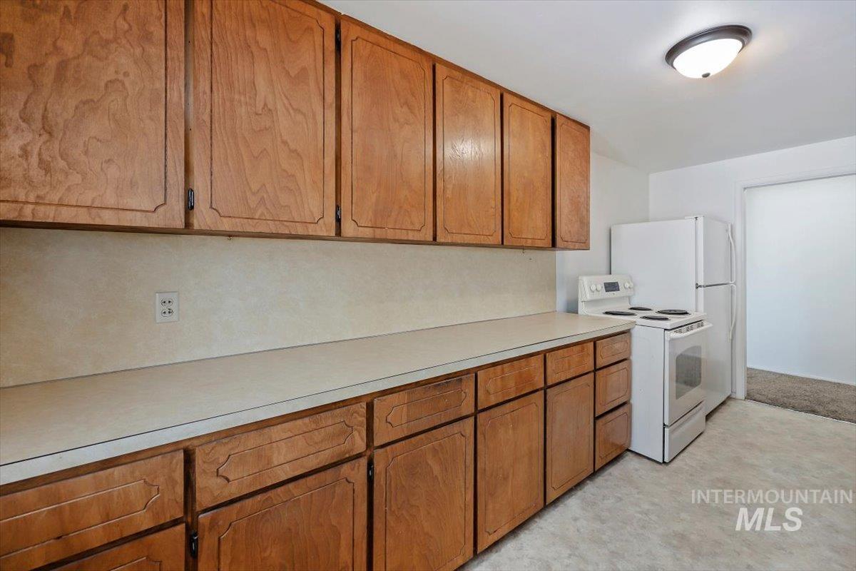 342 W Railroad Ave Property Photo 11