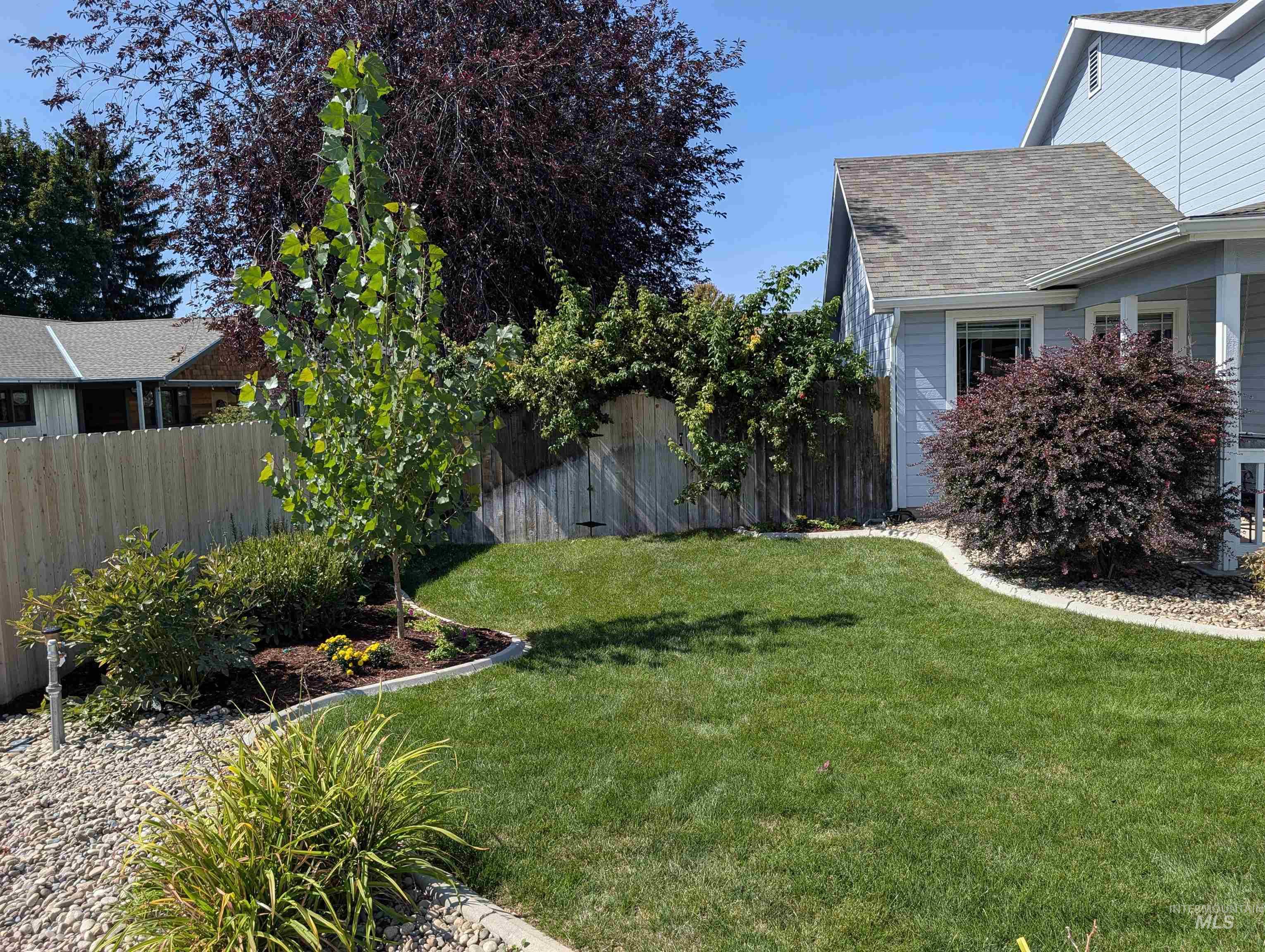 3389 N Yellow Peak Property Photo 2