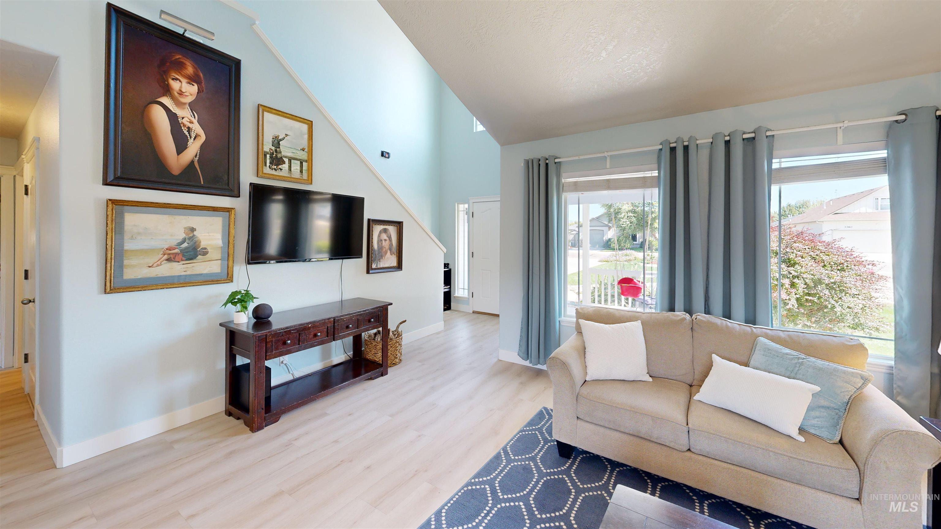 3389 N Yellow Peak Property Photo 4