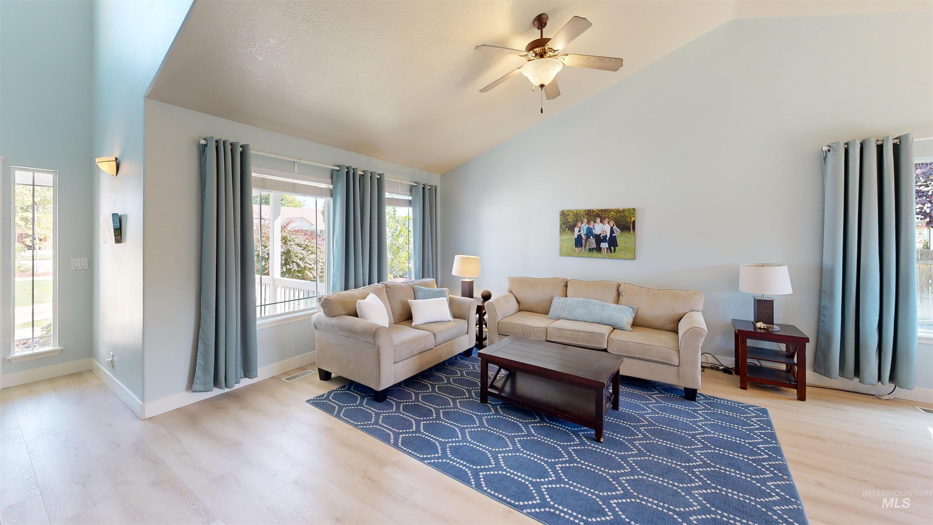 3389 N Yellow Peak Property Photo 6
