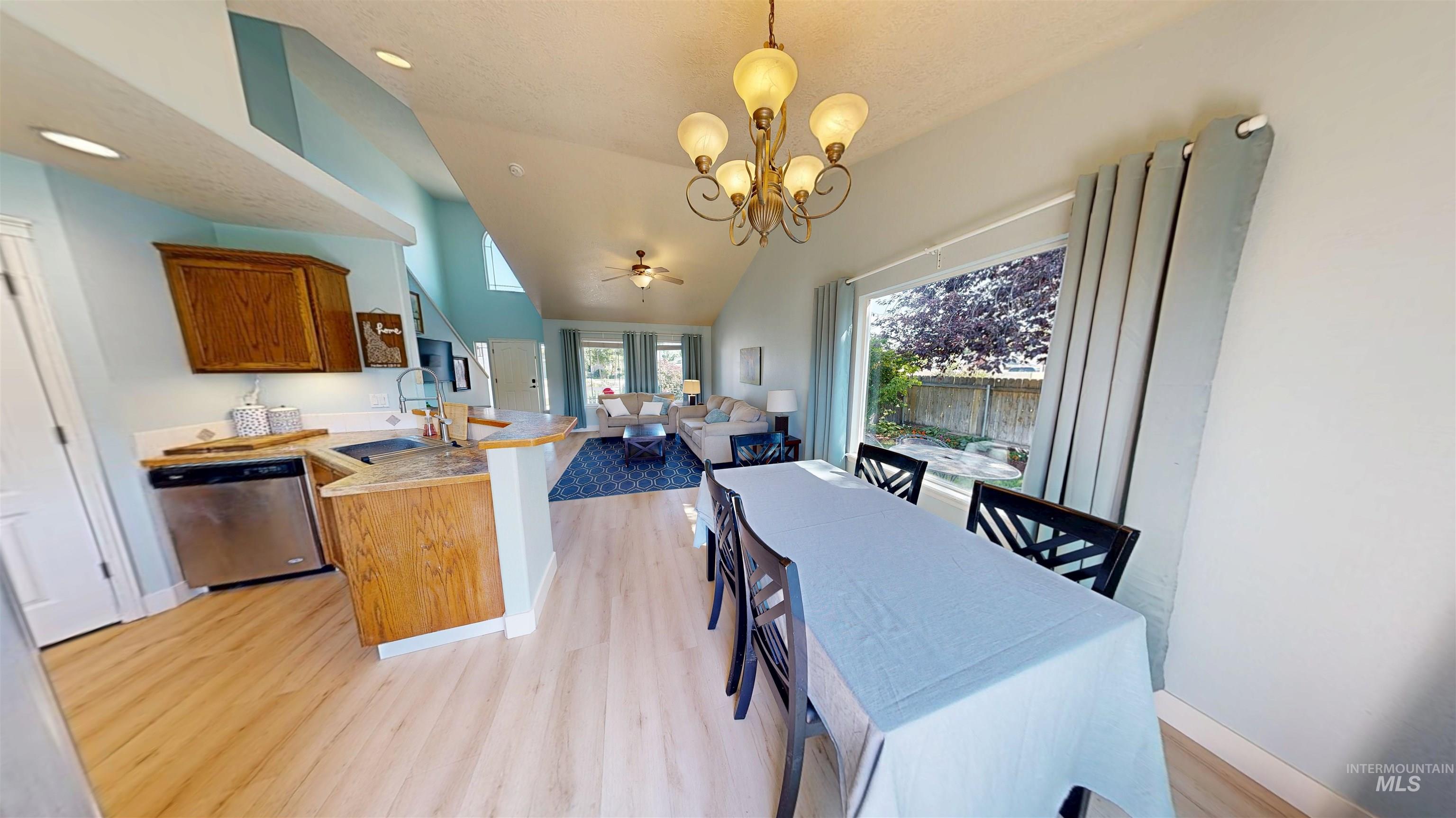 3389 N Yellow Peak Property Photo 10