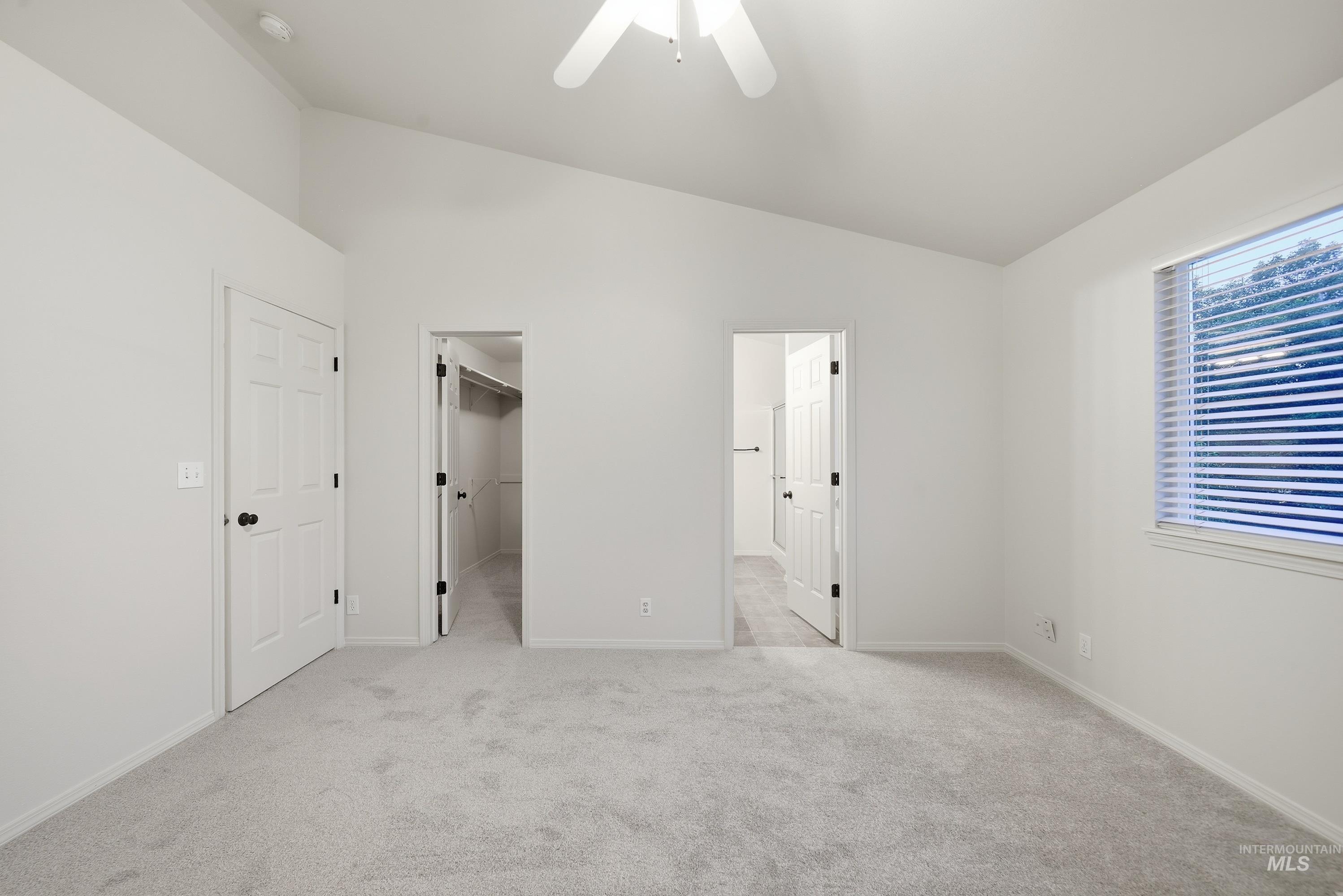 919 E Hawk St Property Photo 4