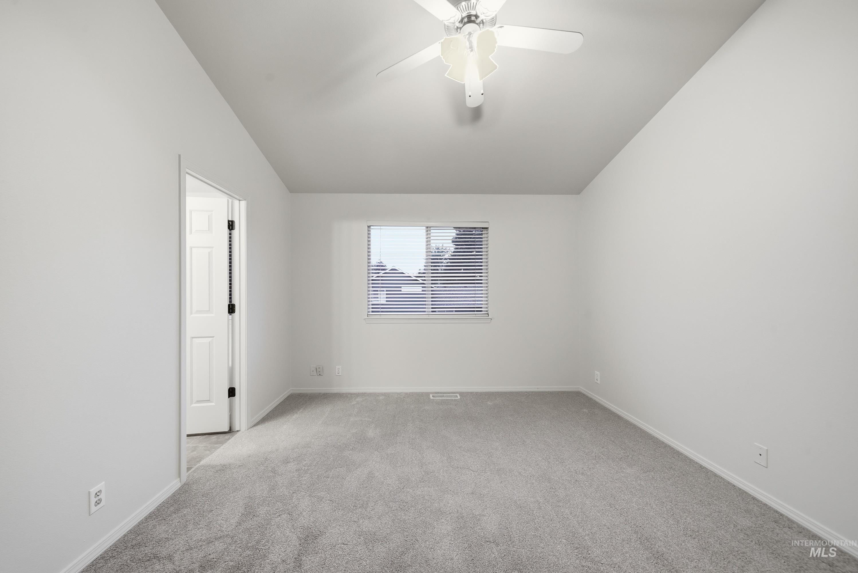 919 E Hawk St Property Photo 14