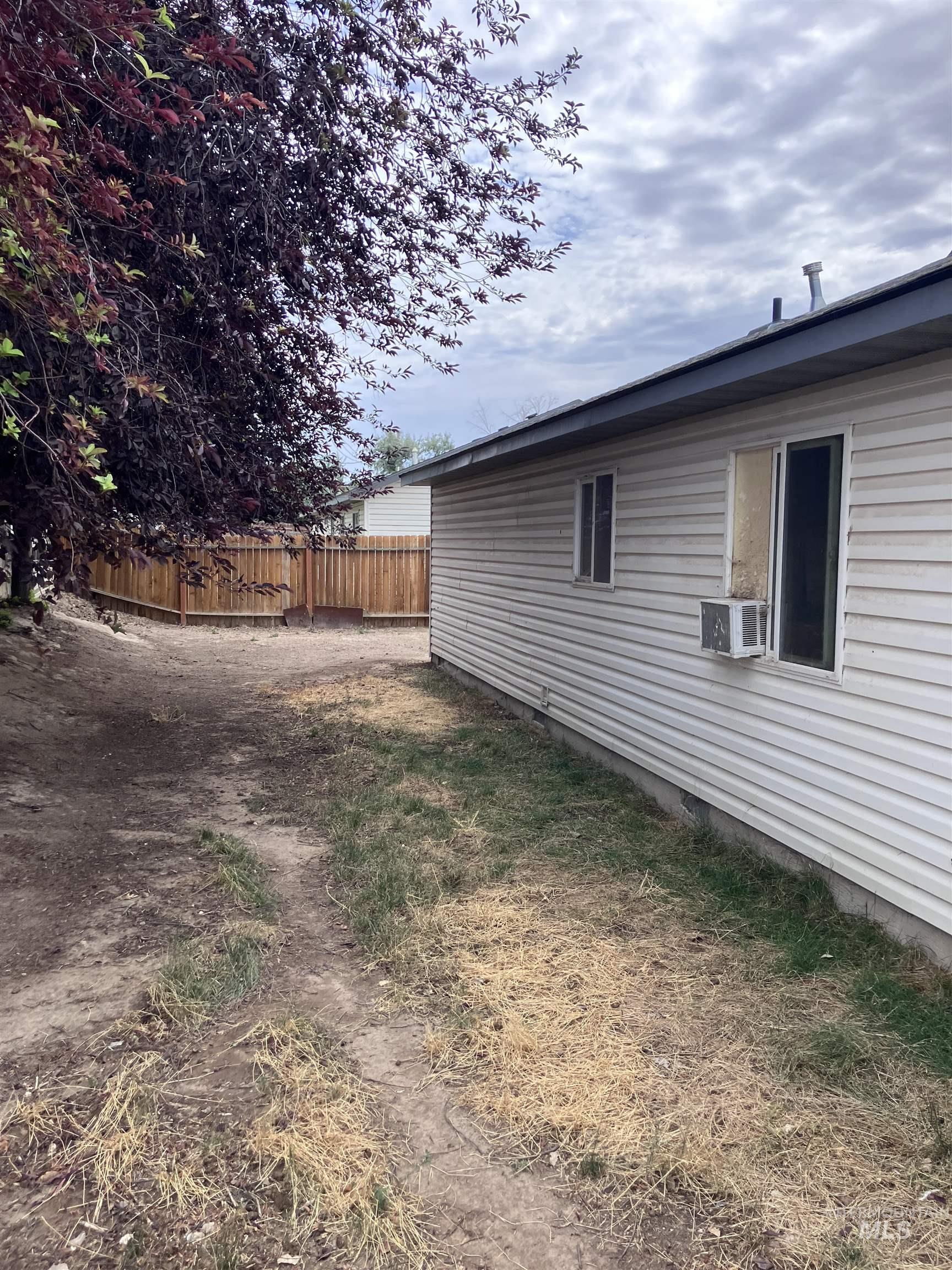 659 Cobra Court Property Photo 4