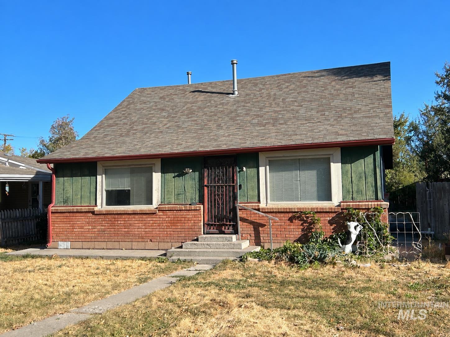 308 2nd Ave E Property Photo 1