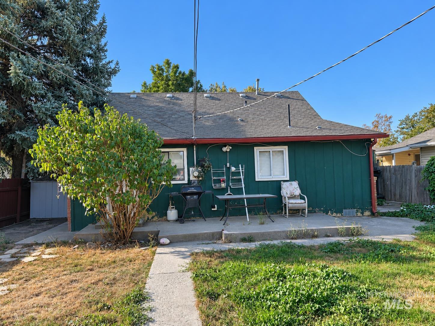 308 2nd Ave E Property Photo 2