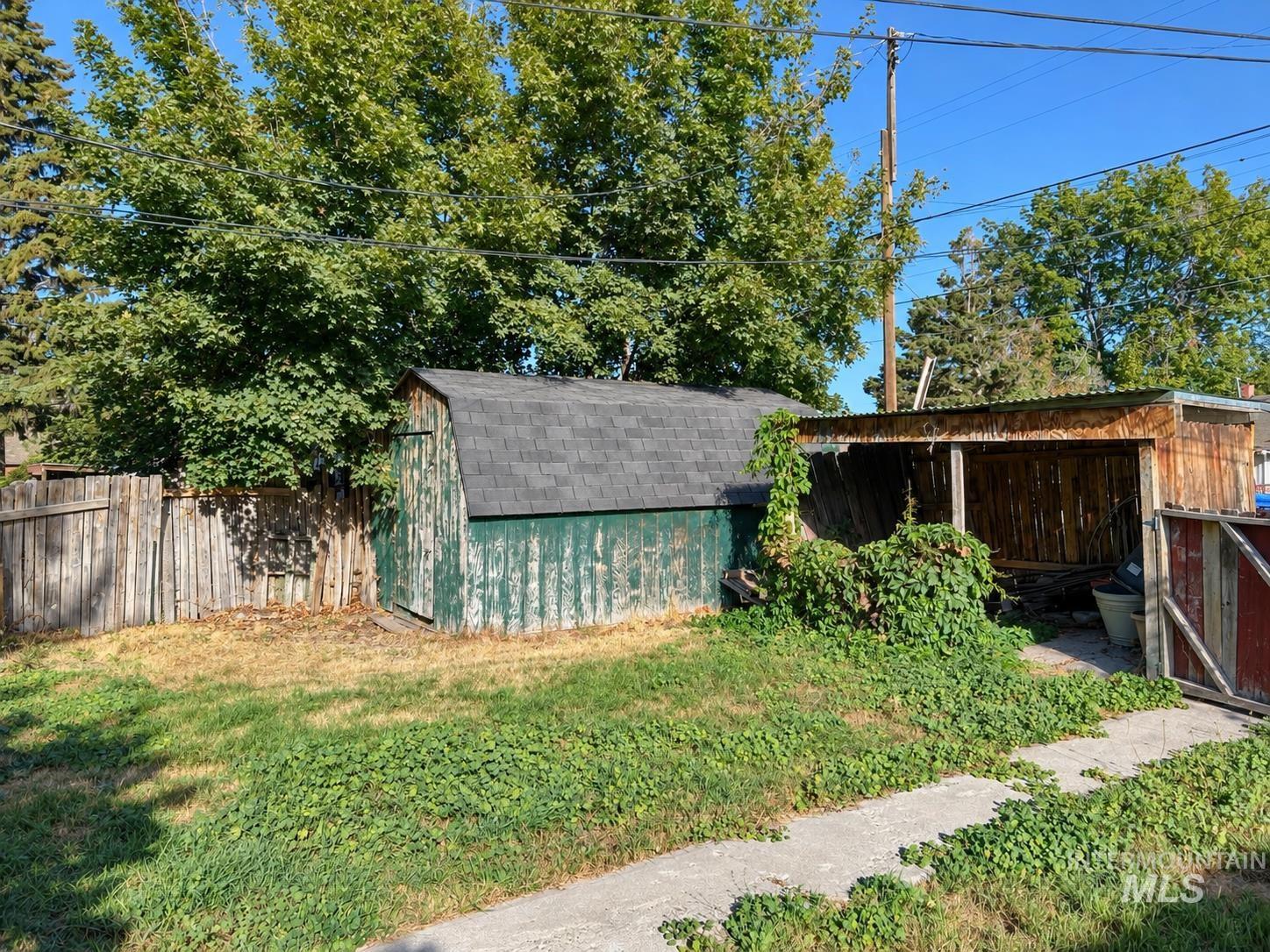 308 2nd Ave E Property Photo 18
