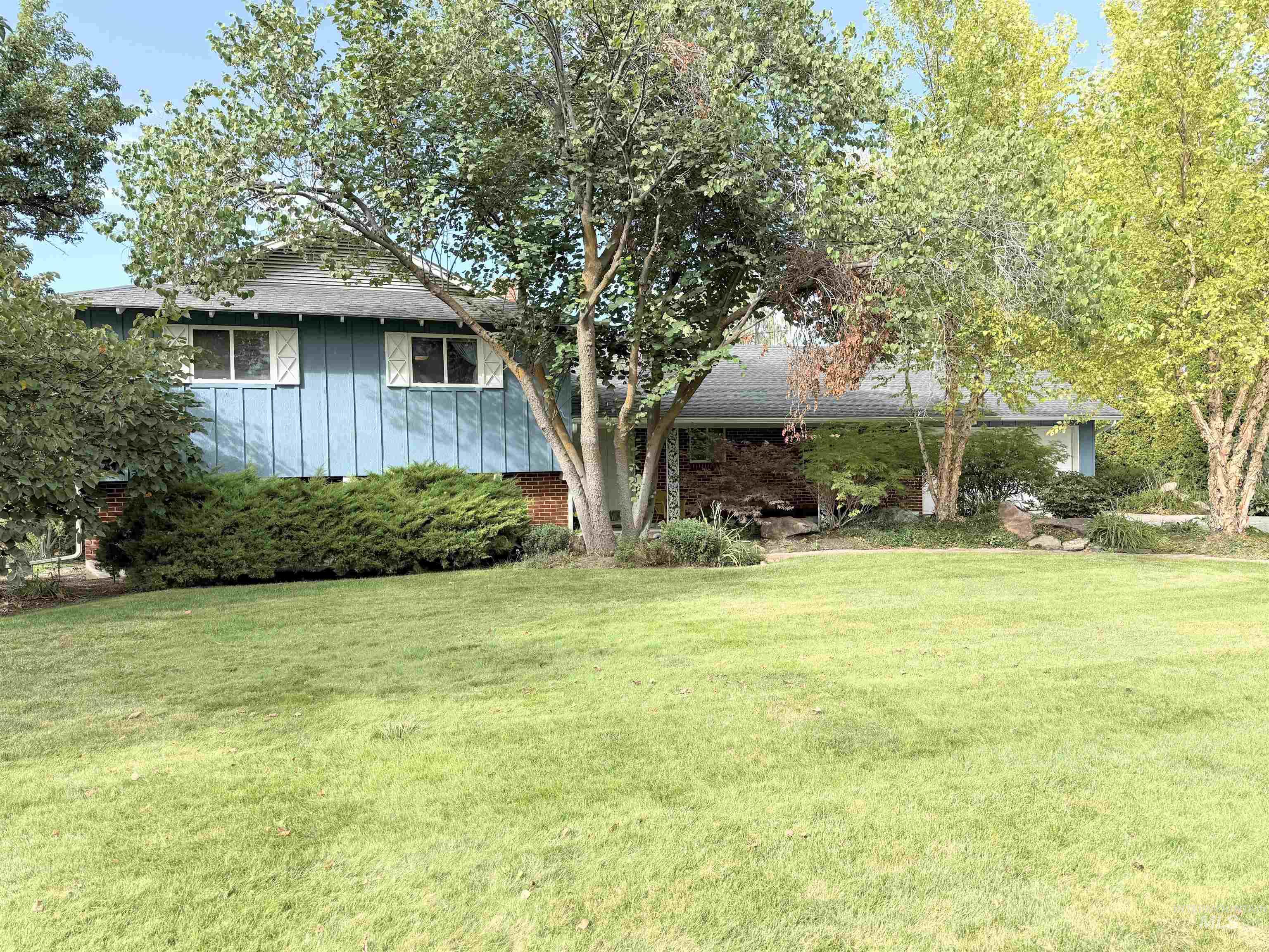 2630 E Franklin Rd Property Photo 3
