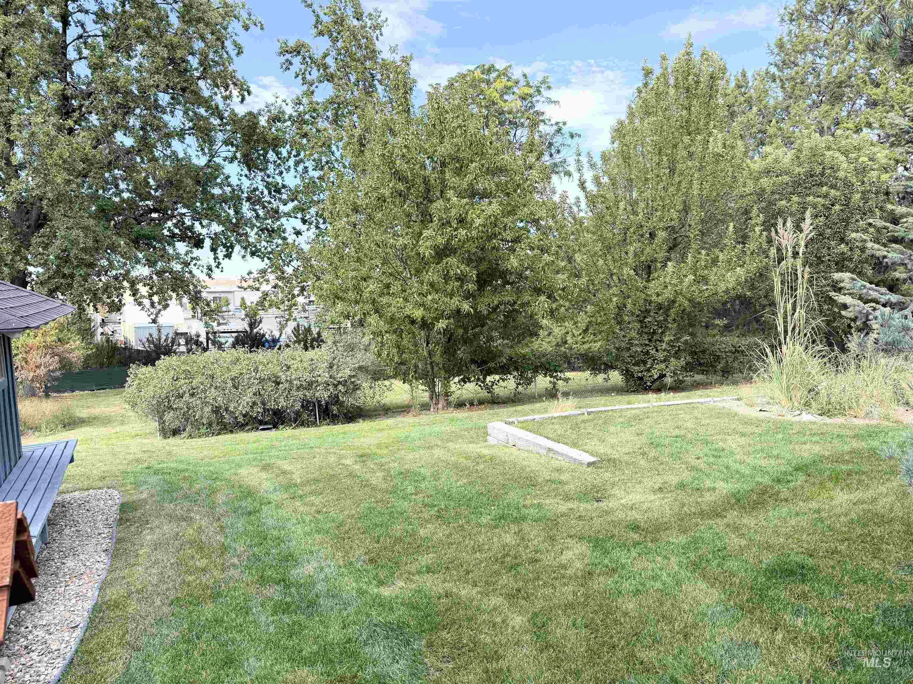 2630 E Franklin Rd Property Photo 8