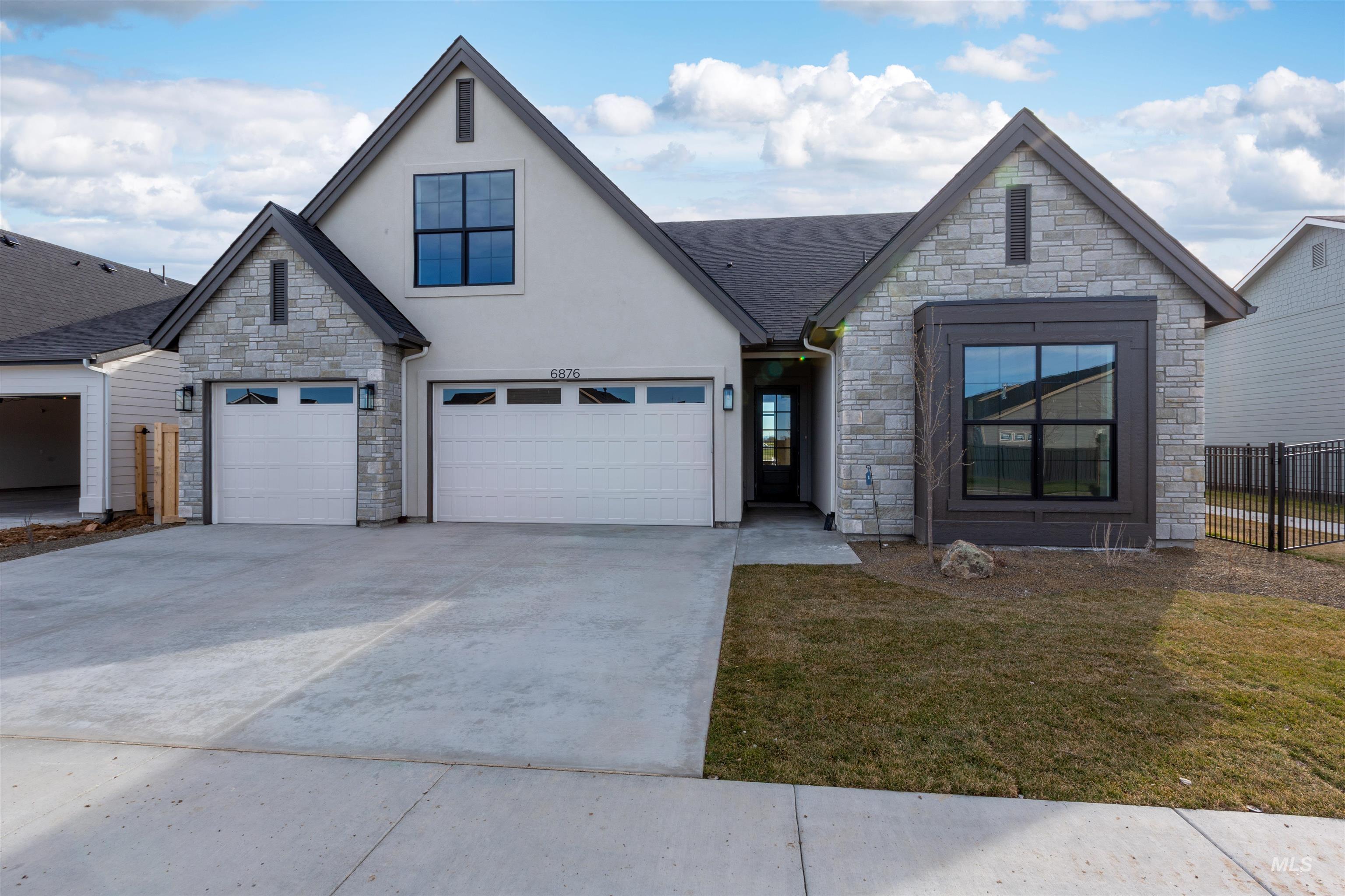 5876 S Pinpoint Way Property Photo 1