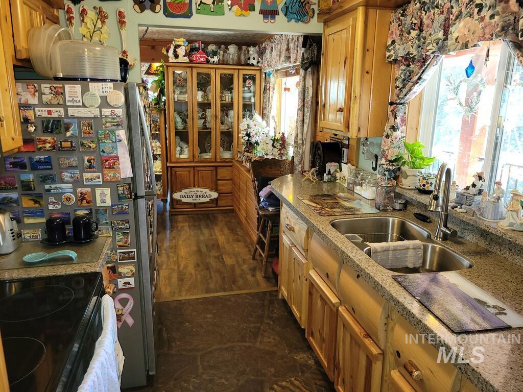 9775 Hwy 55 Property Photo 16