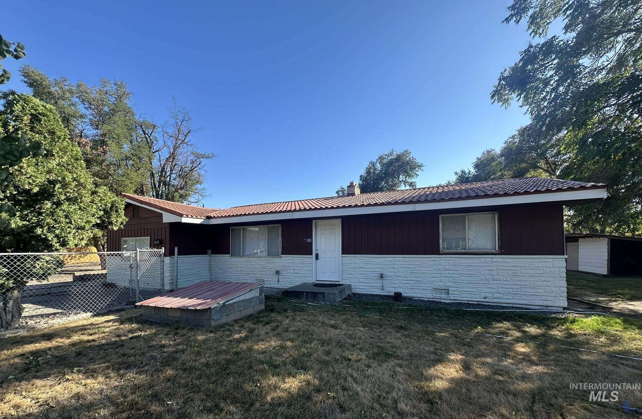 385 Anchor Property Photo 1