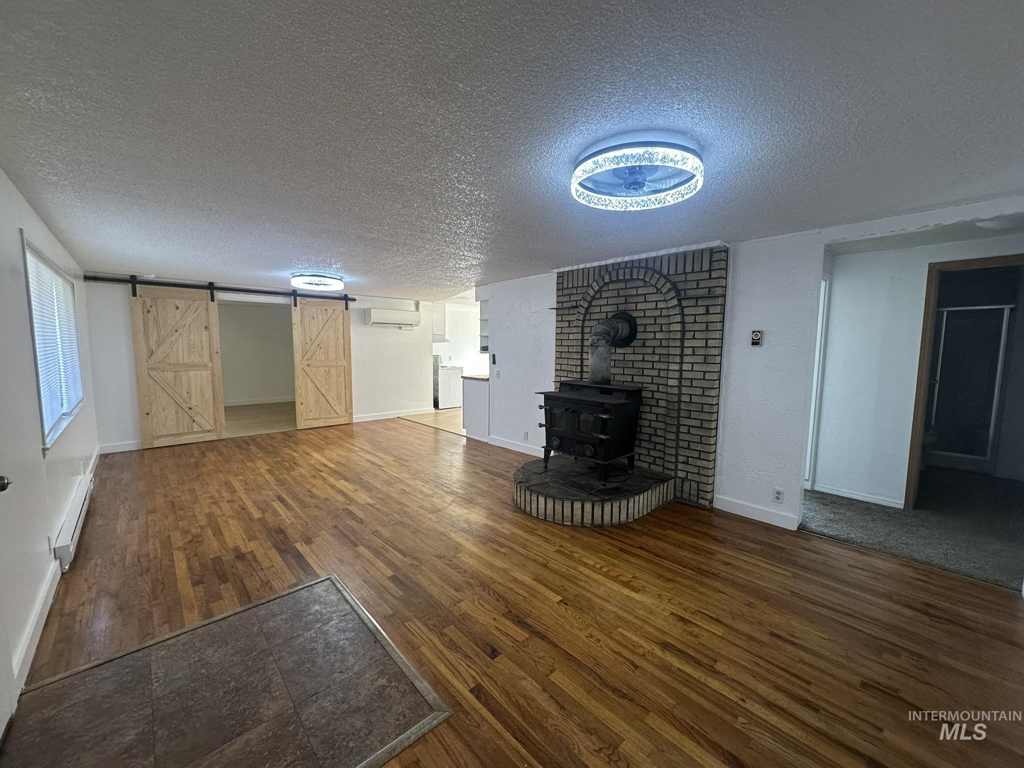 385 Anchor Property Photo 2