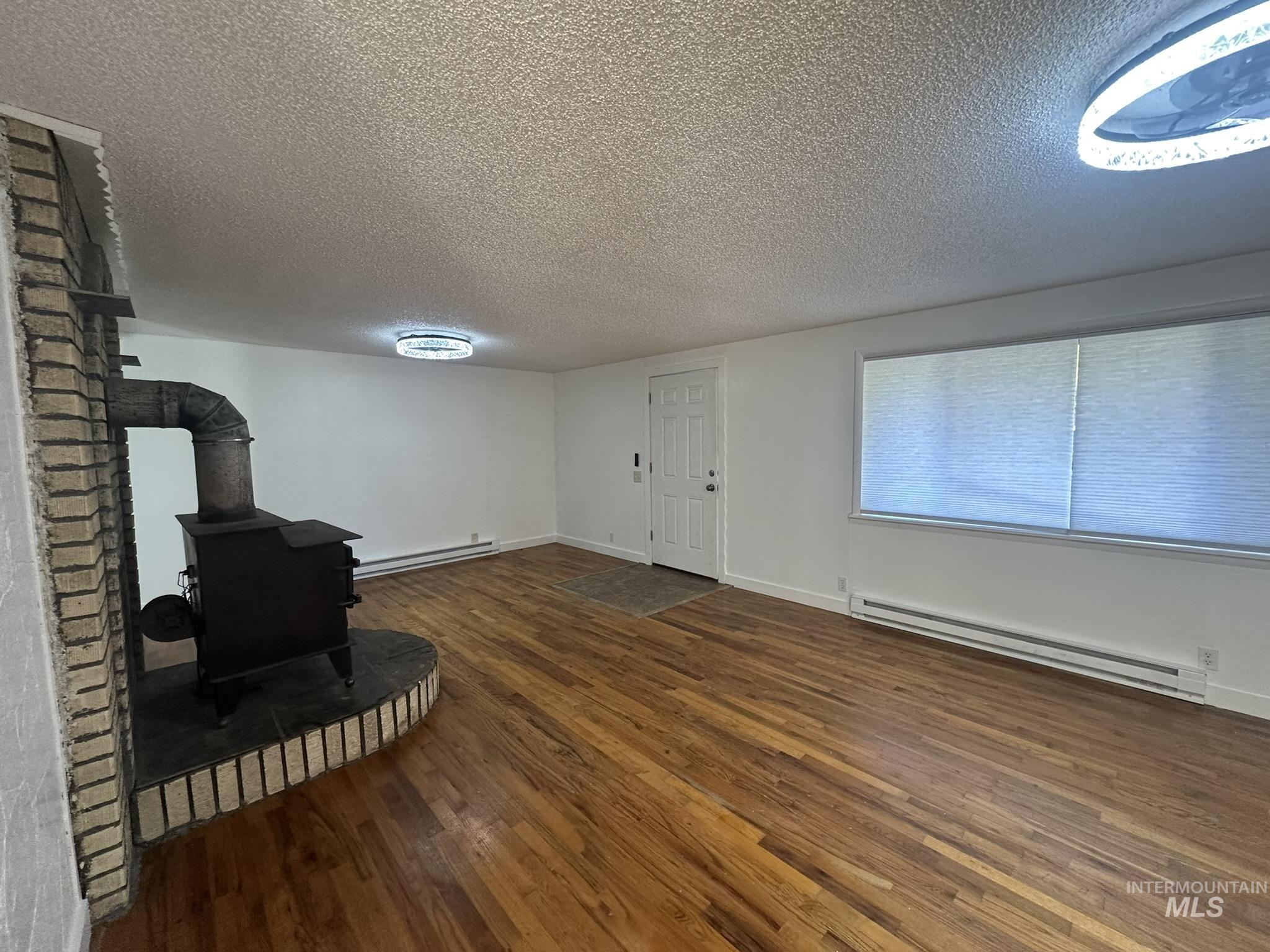 385 Anchor Property Photo 3