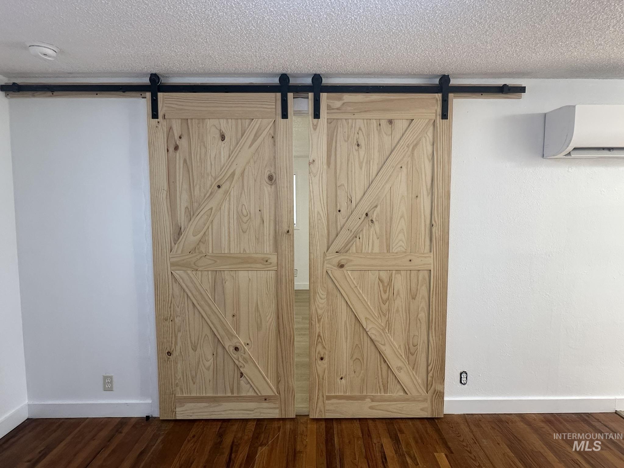 385 Anchor Property Photo 6
