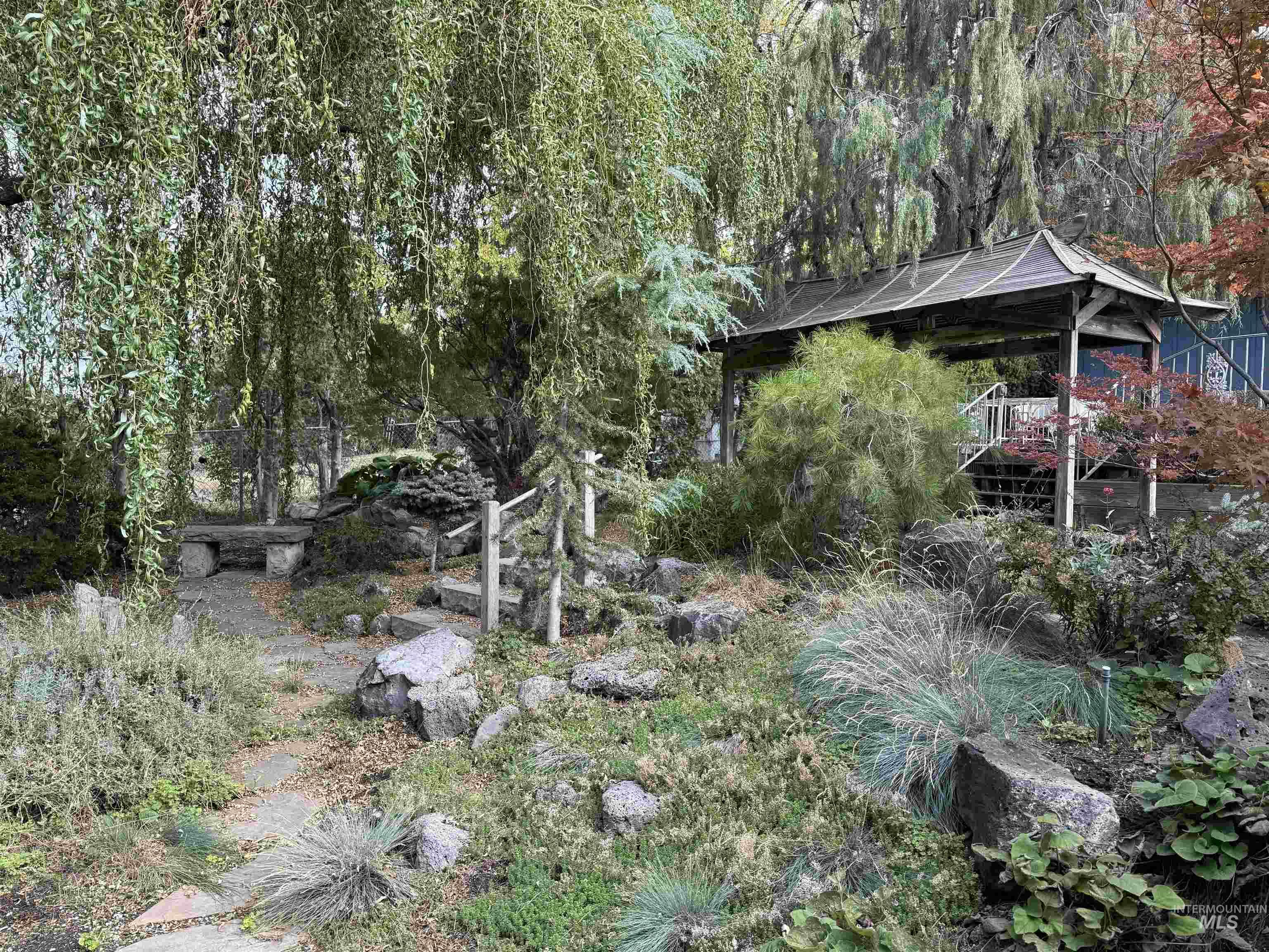2630 E Franklin Property Photo 4