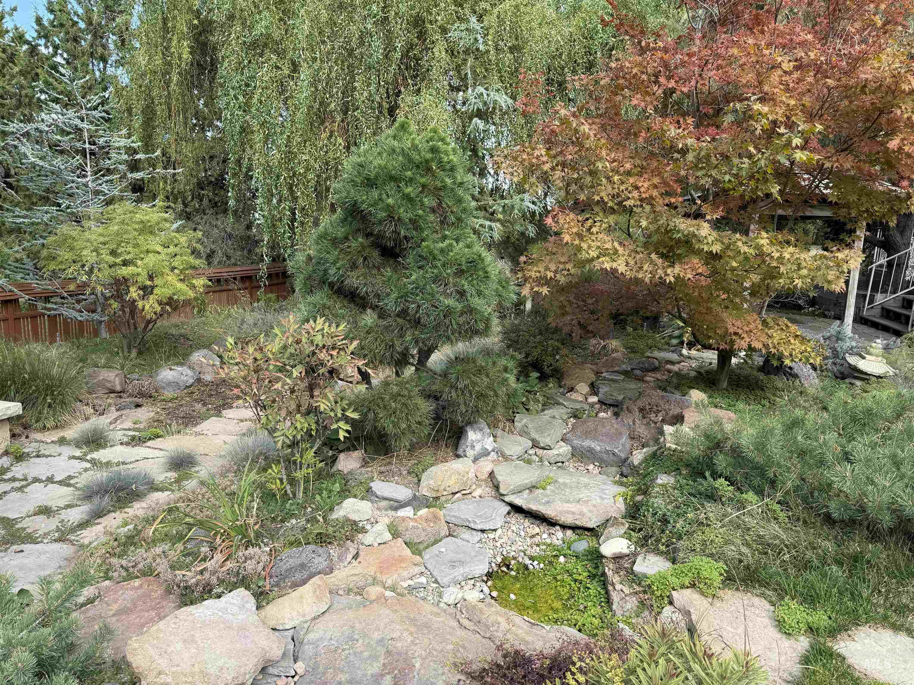 2630 E Franklin Property Photo 5