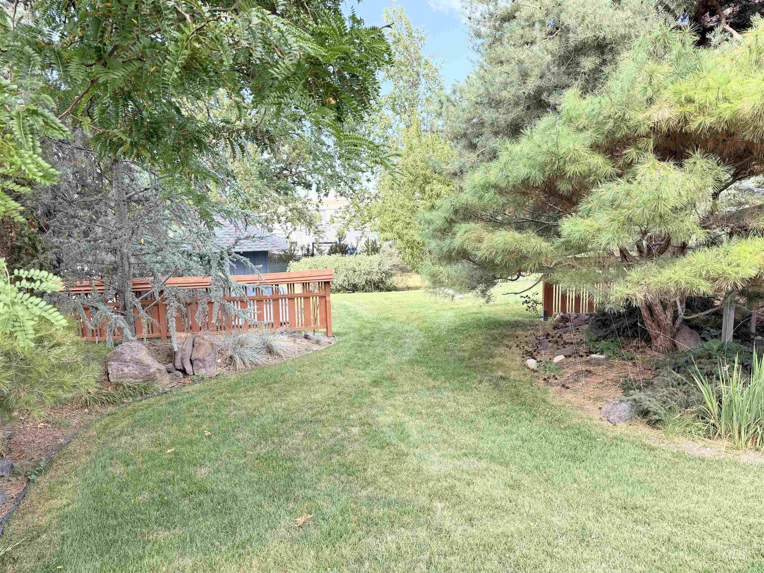 2630 E Franklin Property Photo 7