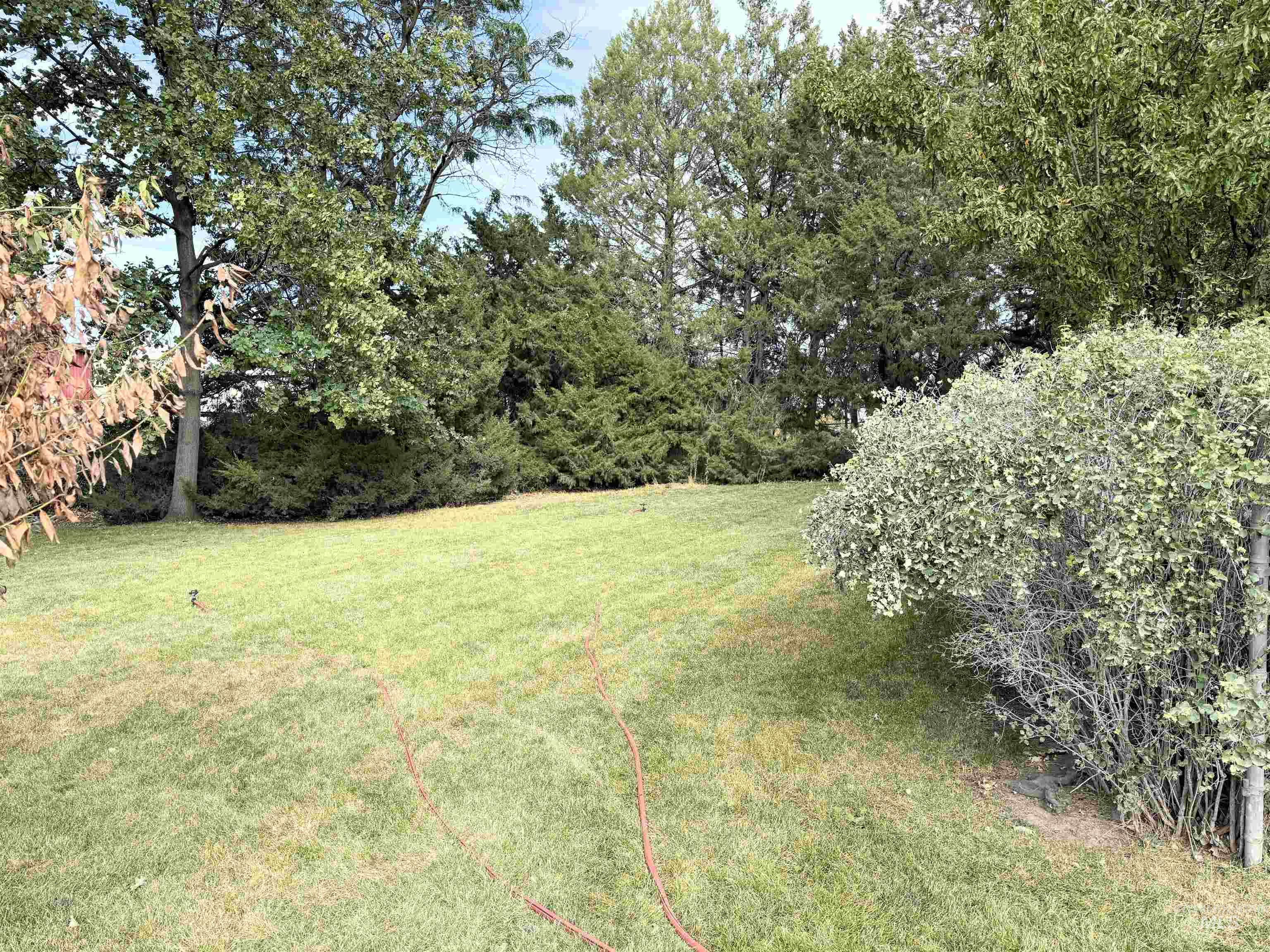 2630 E Franklin Property Photo 8