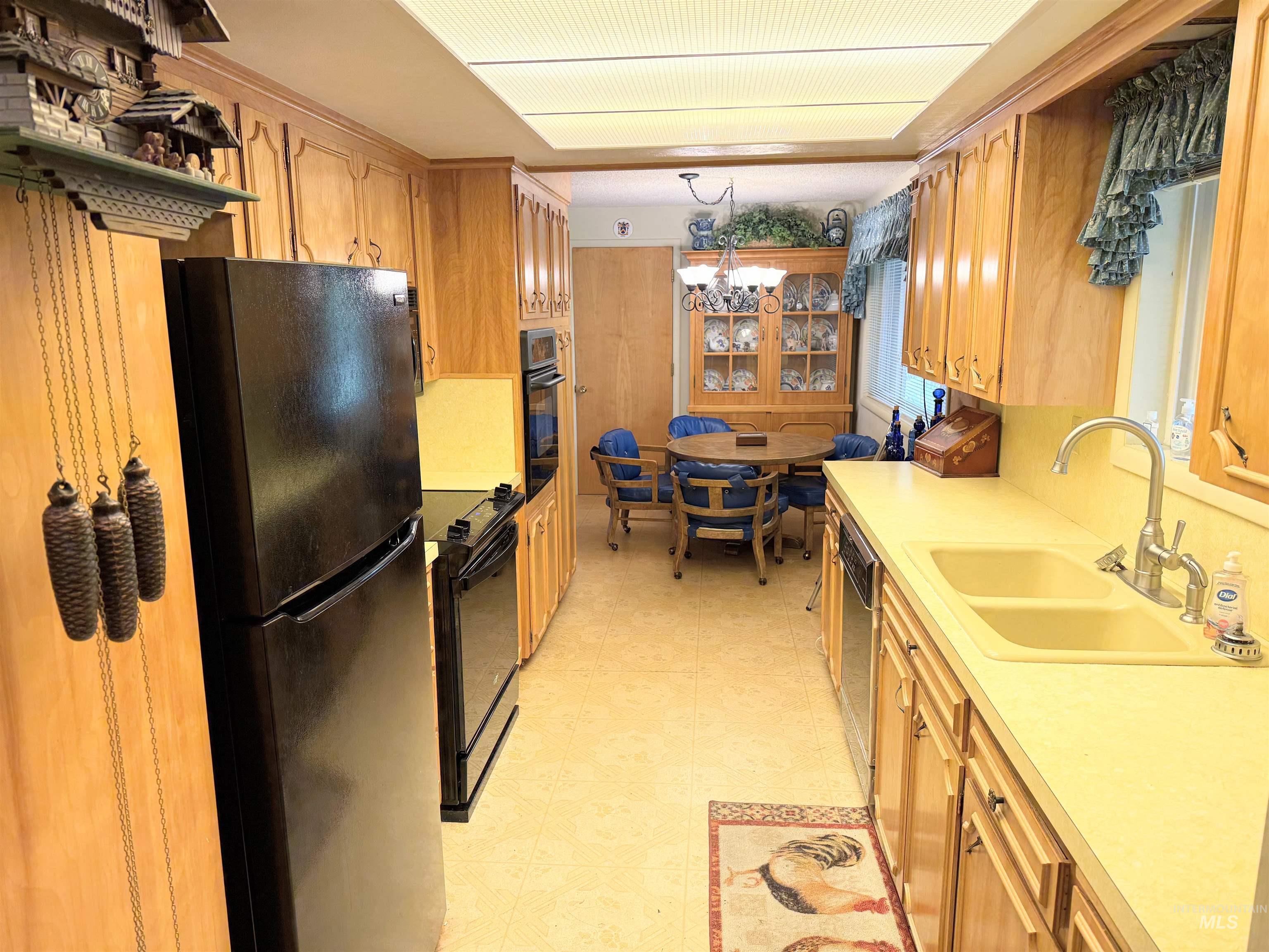 2630 E Franklin Property Photo 17